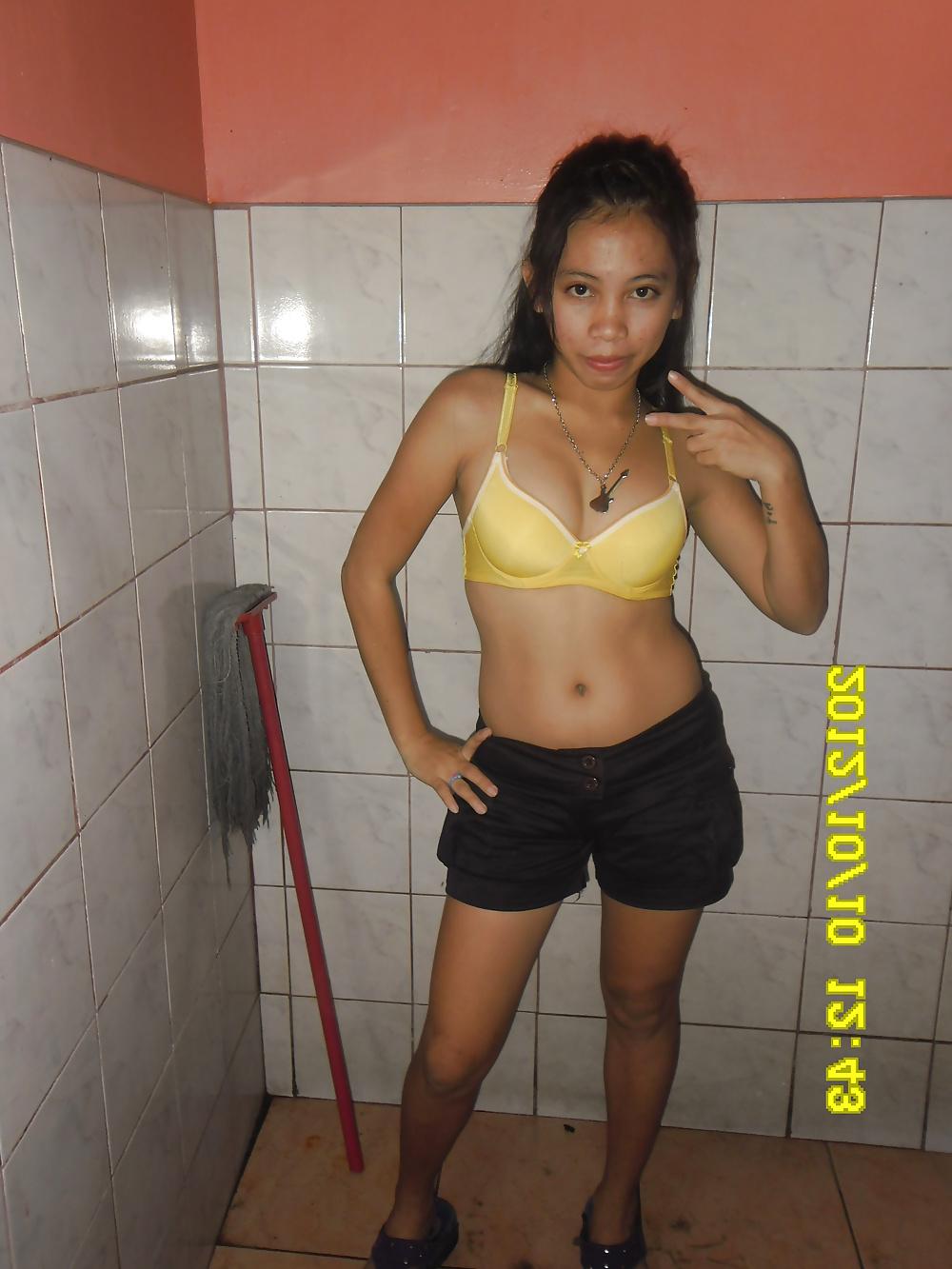 16P Pretty Bar Girls