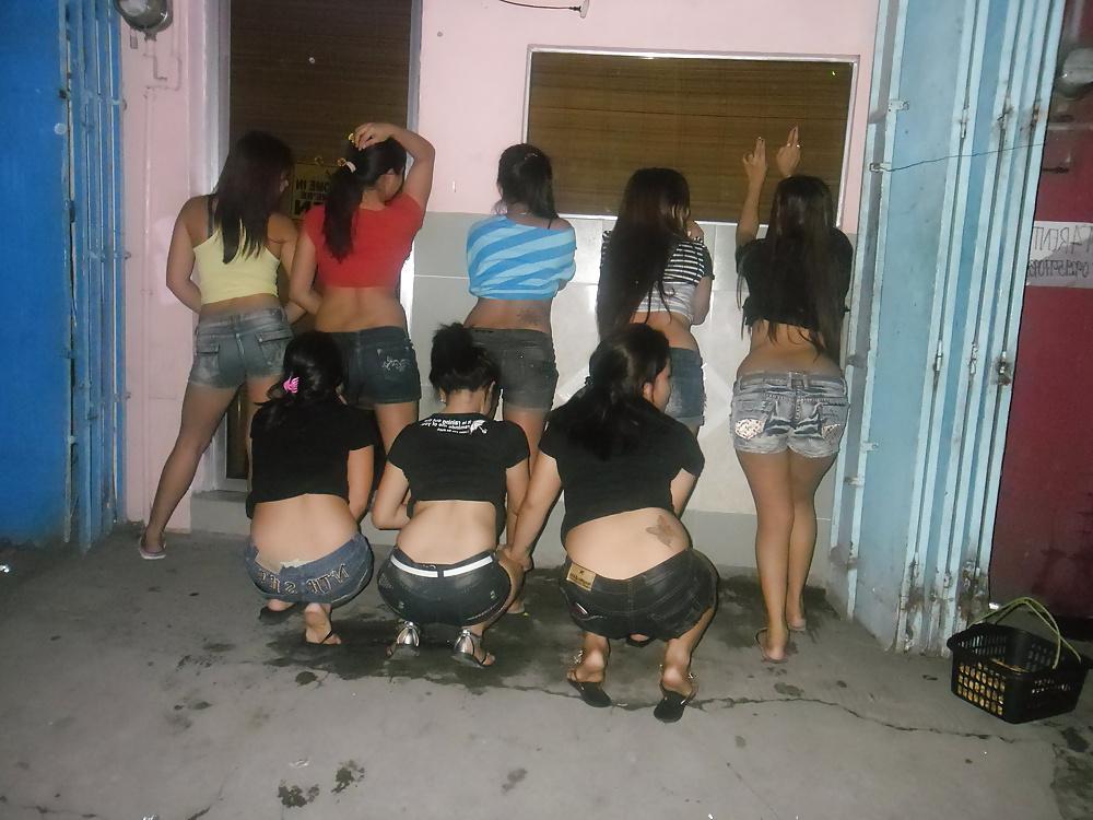 16P Pretty Bar Girls