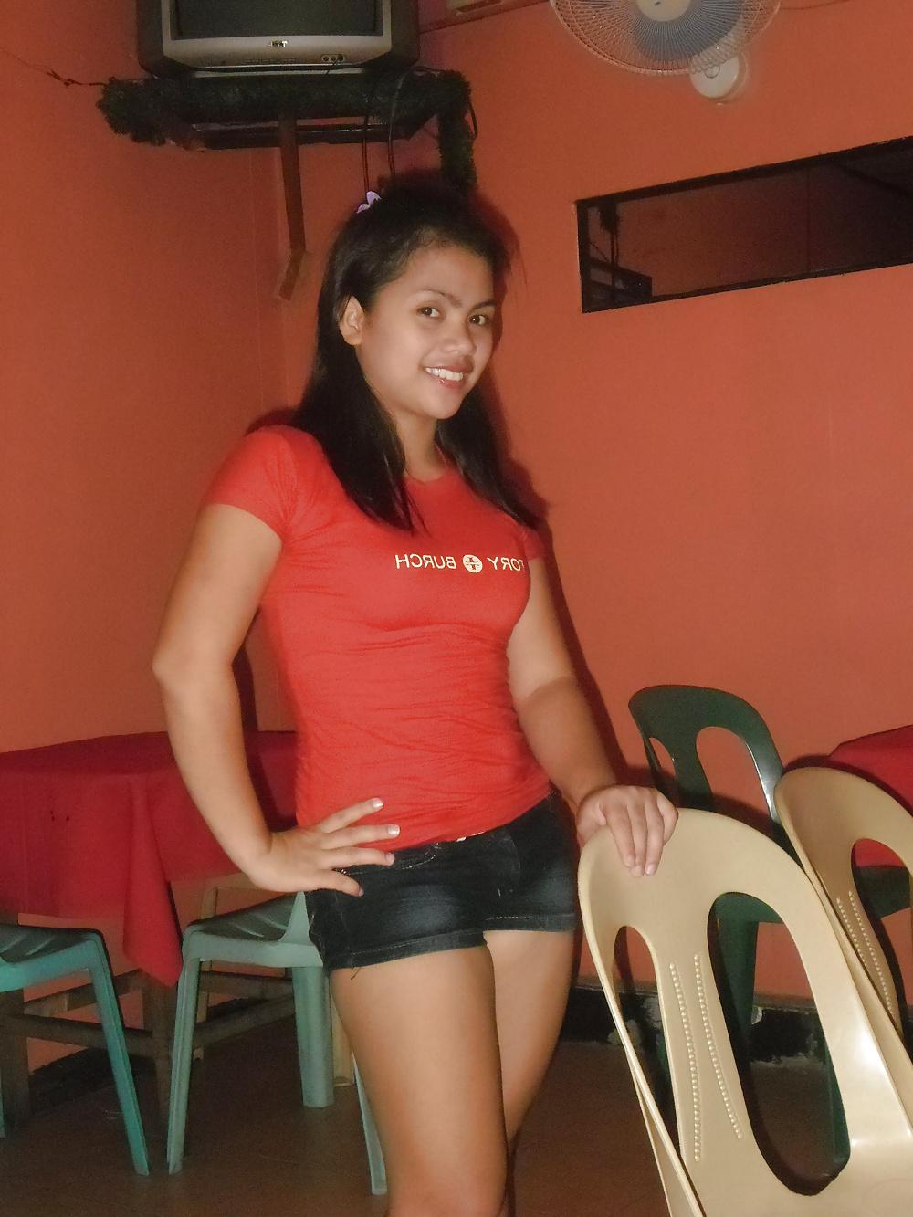 16P Pretty Bar Girls