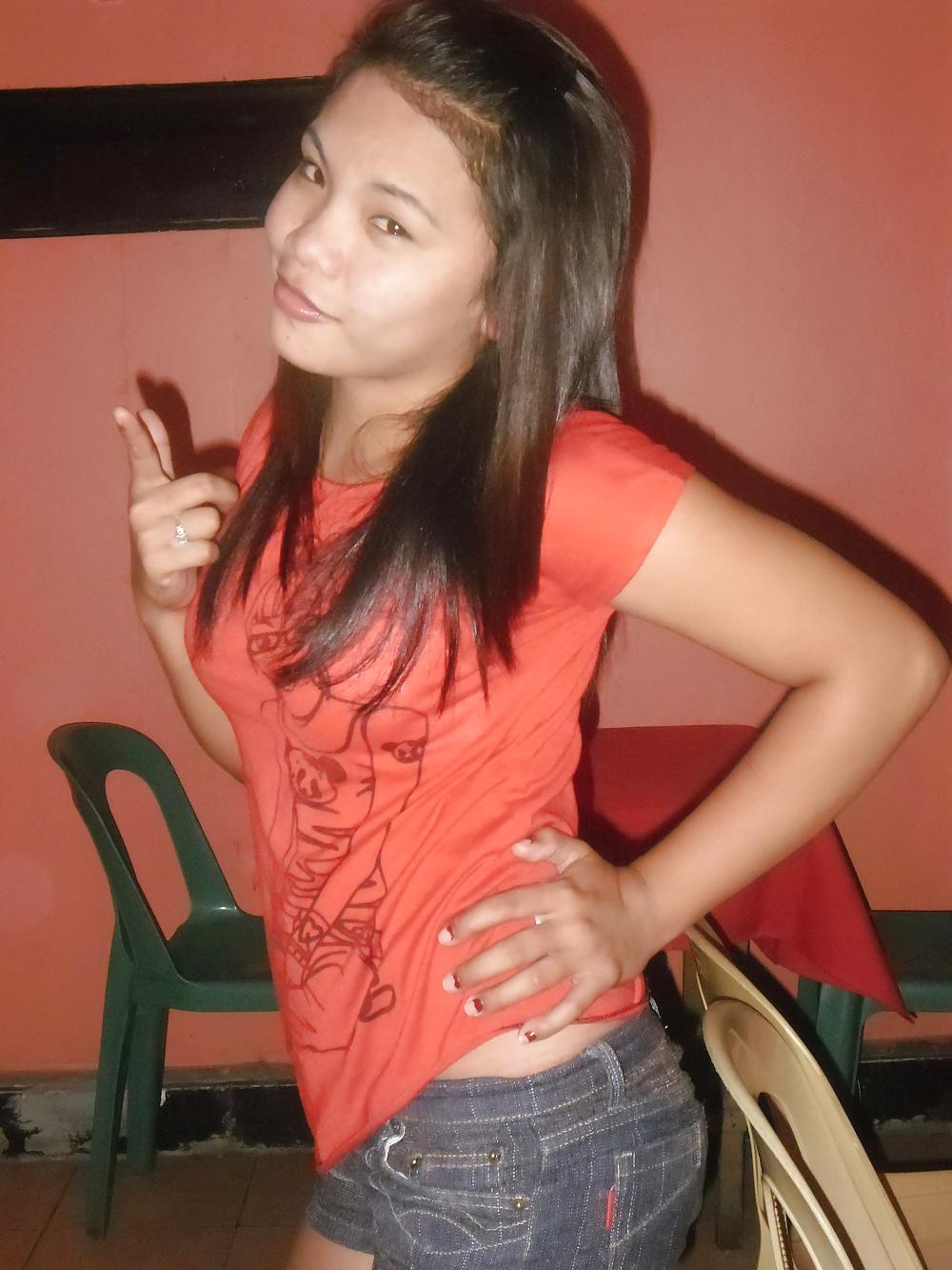 16P Pretty Bar Girls