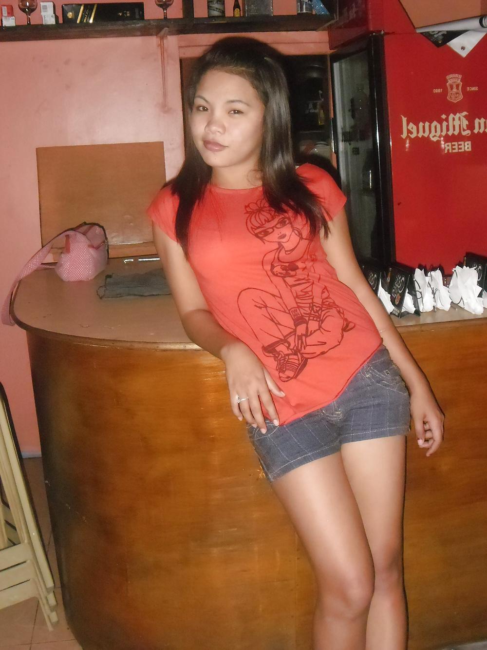 16P Pretty Bar Girls