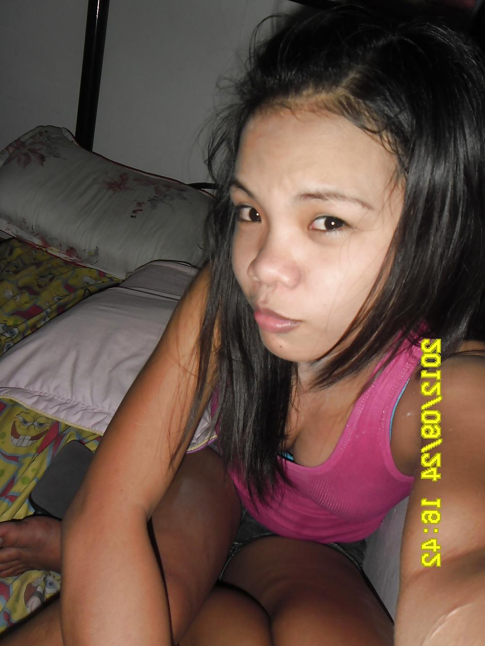 16P Pretty Bar Girls
