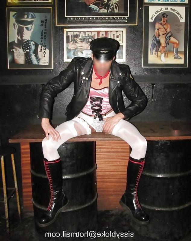 4P Sissy crossdresser in the macho leather bar