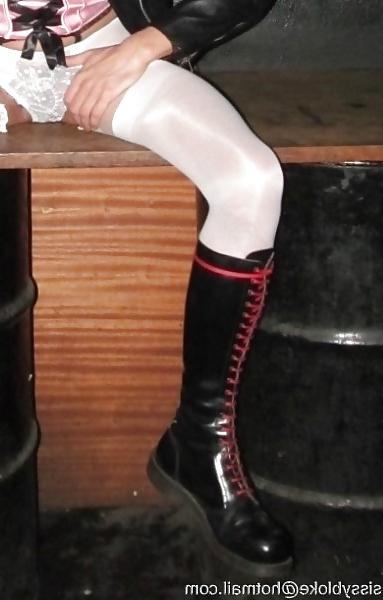 4P Sissy crossdresser in the macho leather bar