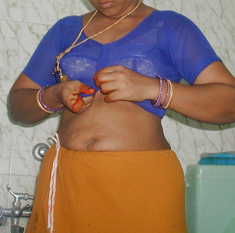 8P Aunty in a Bath