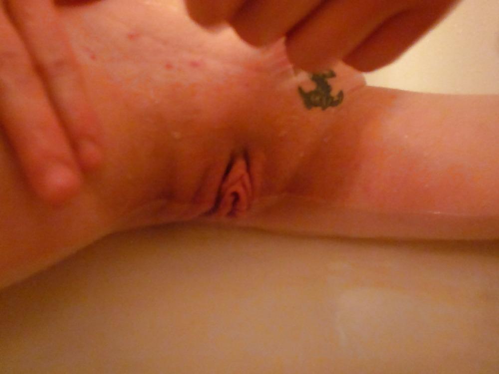 25P Pregnant slut Baby shaves her lil pussy