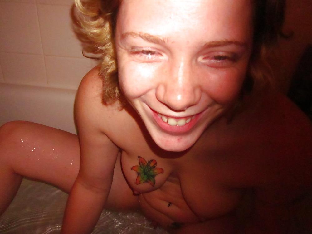 25P Pregnant slut Baby shaves her lil pussy