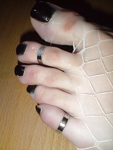 6P Cum on feet 