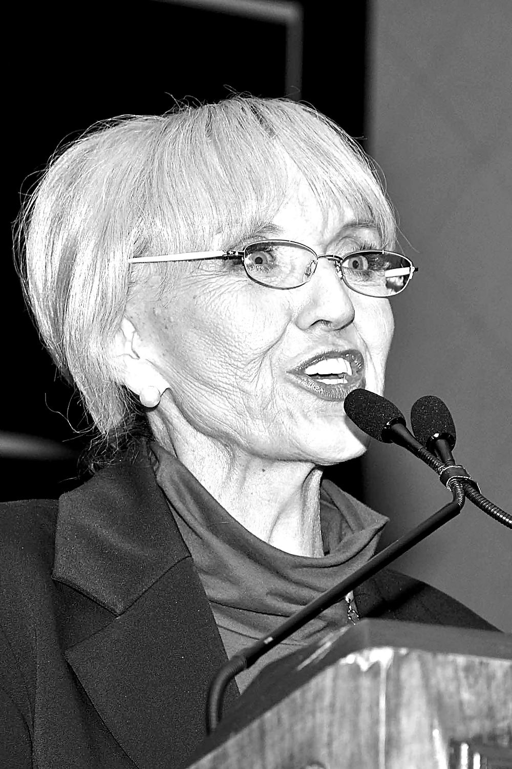 25P I love jerking off to Conservative Jan Brewer's face (2)