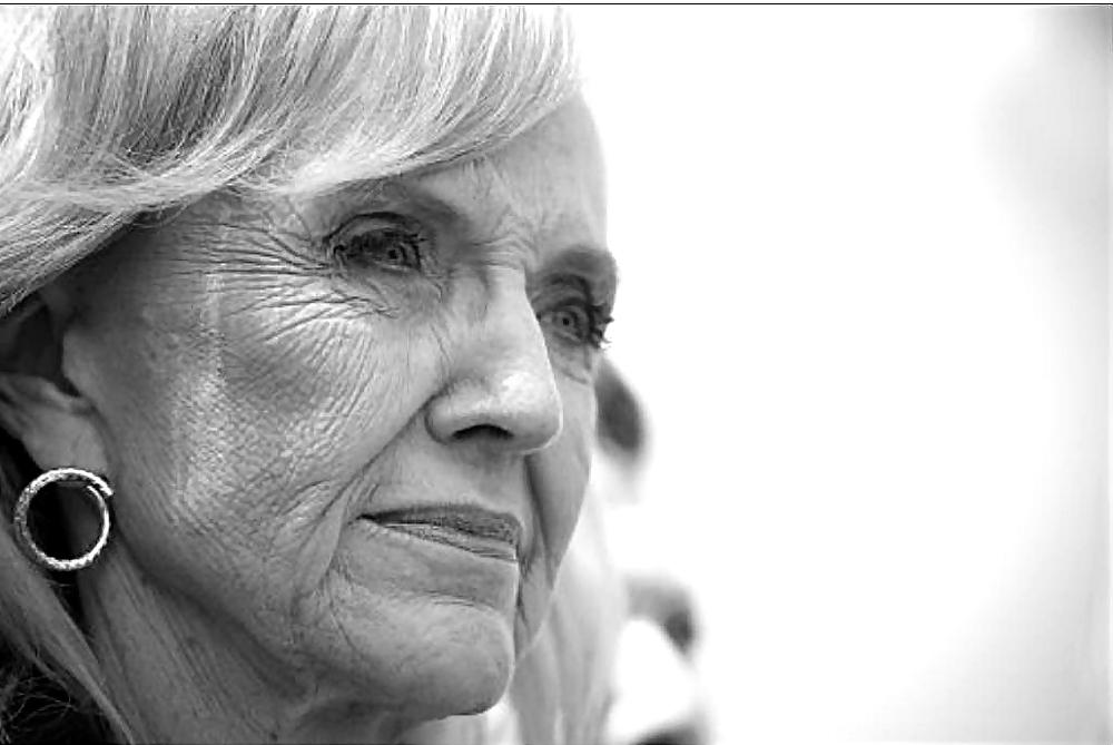 25P I love jerking off to Conservative Jan Brewer's face (2)