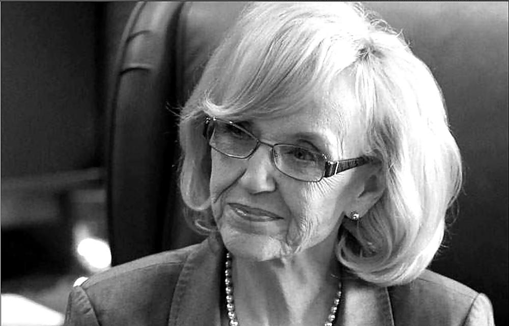 25P I love jerking off to Conservative Jan Brewer's face (2)