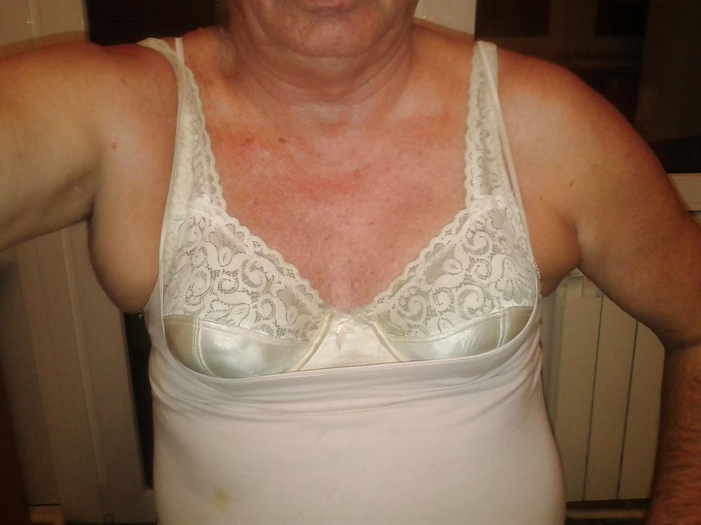 5P Crossdresser in bra