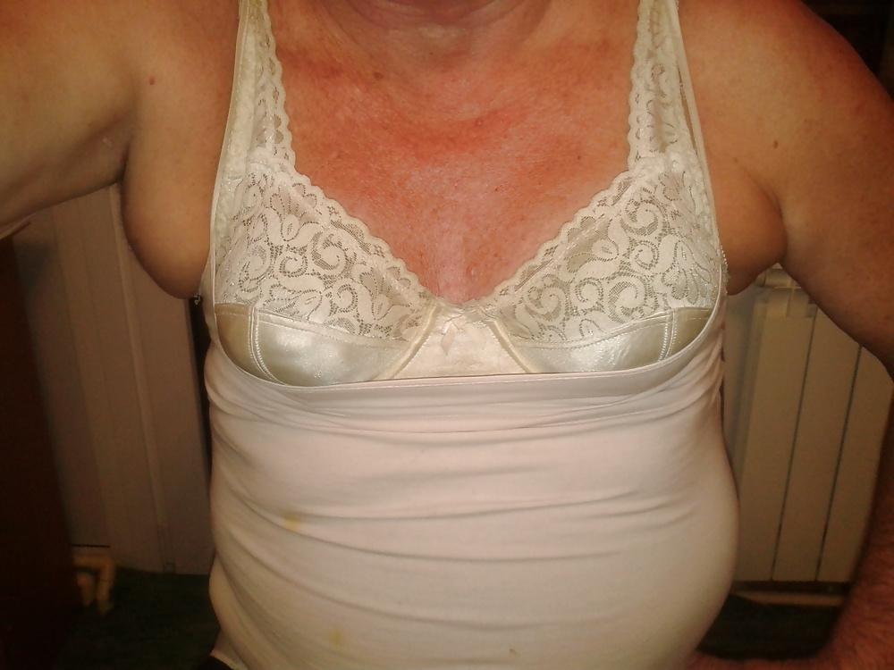 5P Crossdresser in bra