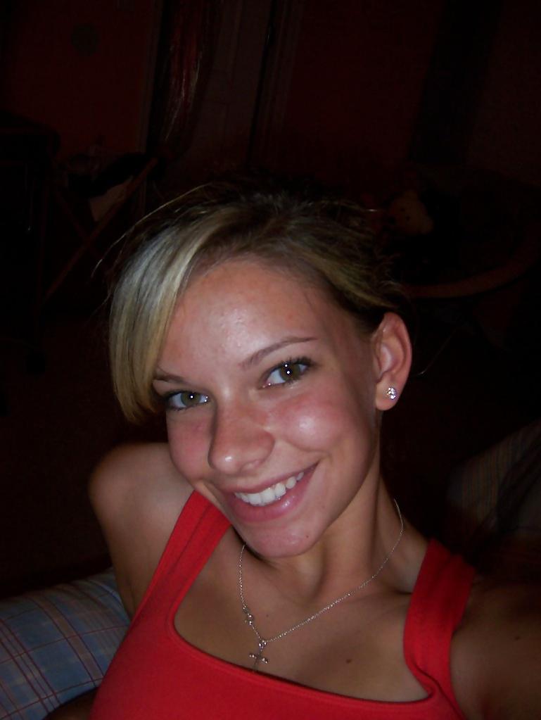 25P Pretty Amateur Allie