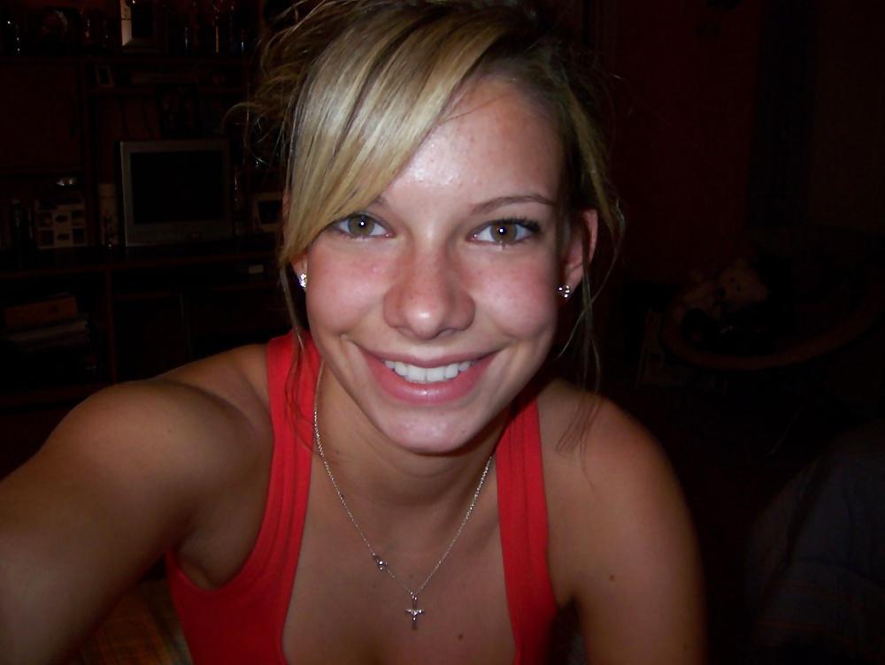 25P Pretty Amateur Allie