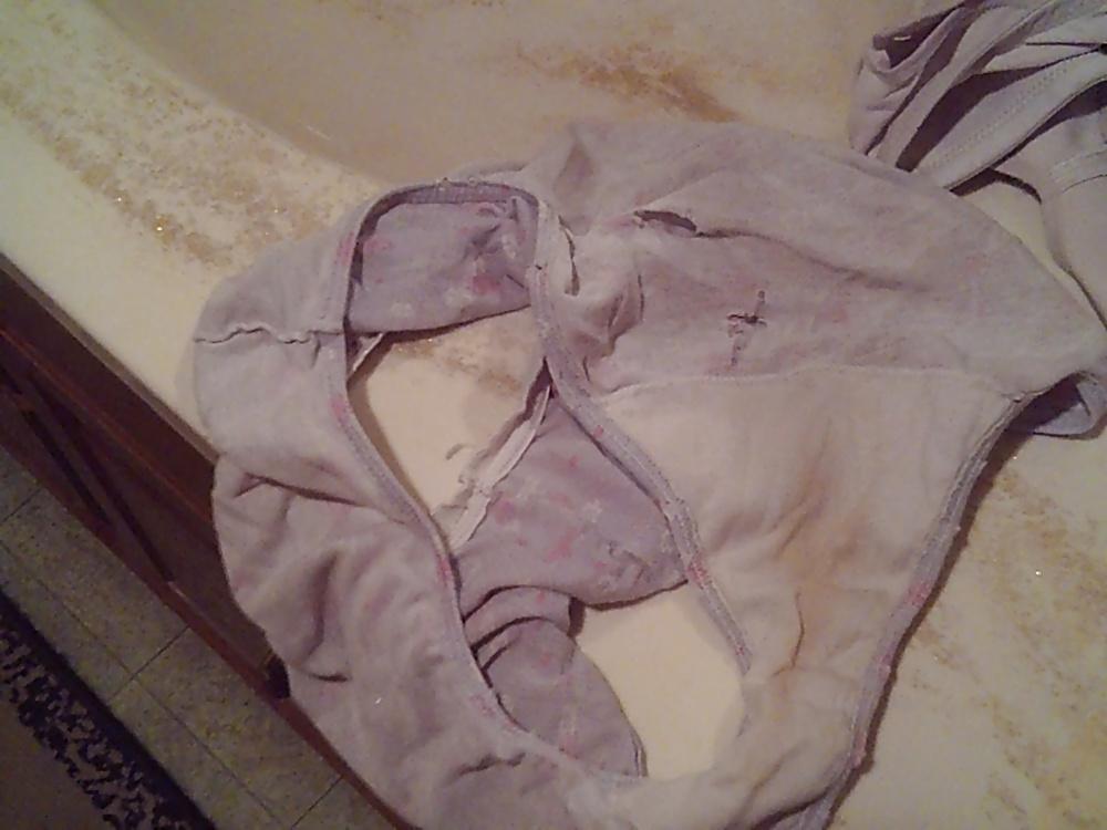 12P My bra and panties and a cumm shot