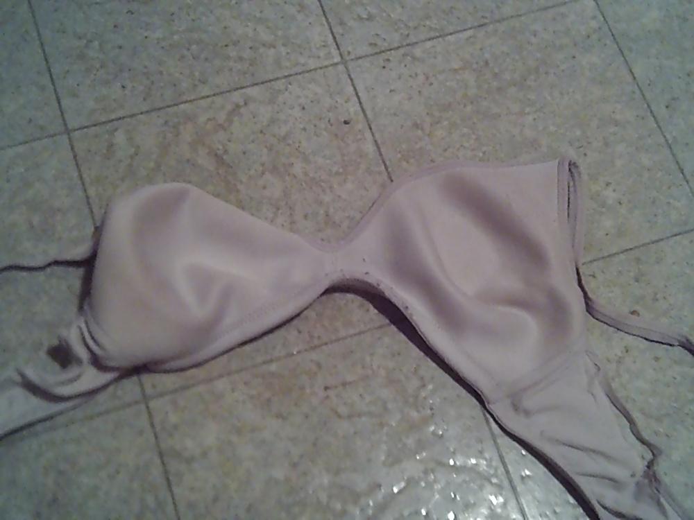 12P My bra and panties and a cumm shot