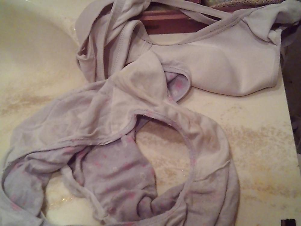 12P My bra and panties and a cumm shot