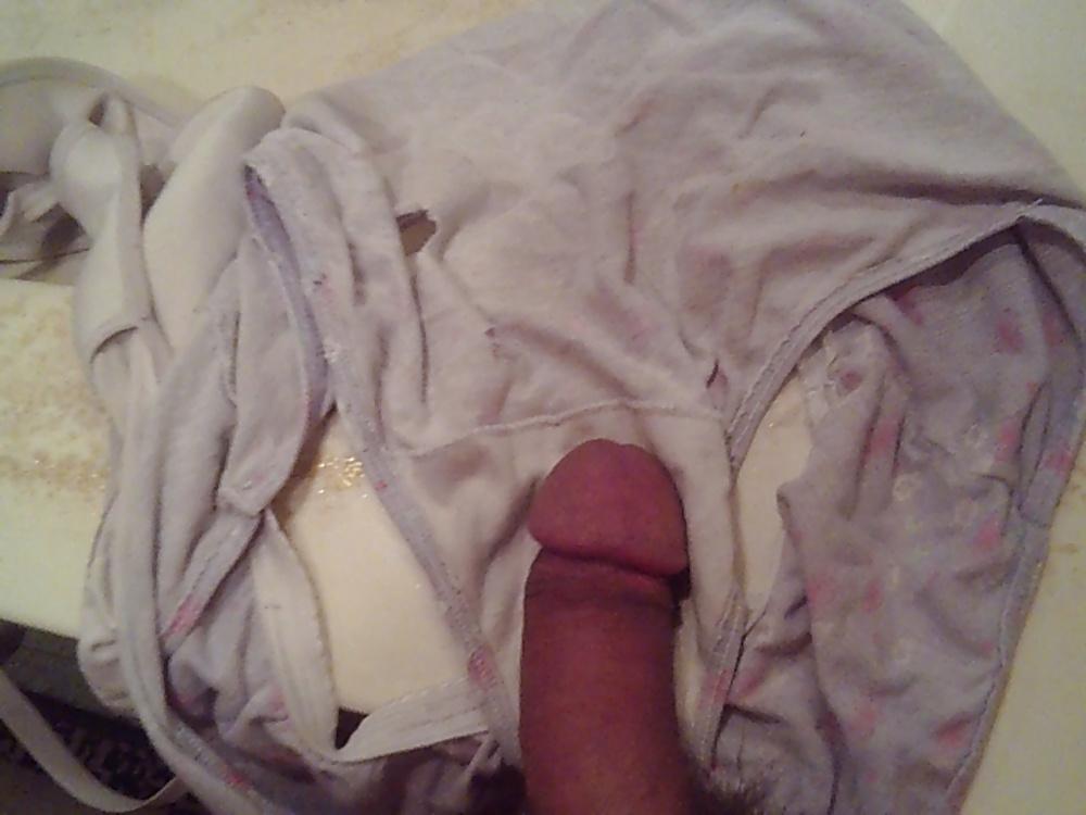 12P My bra and panties and a cumm shot