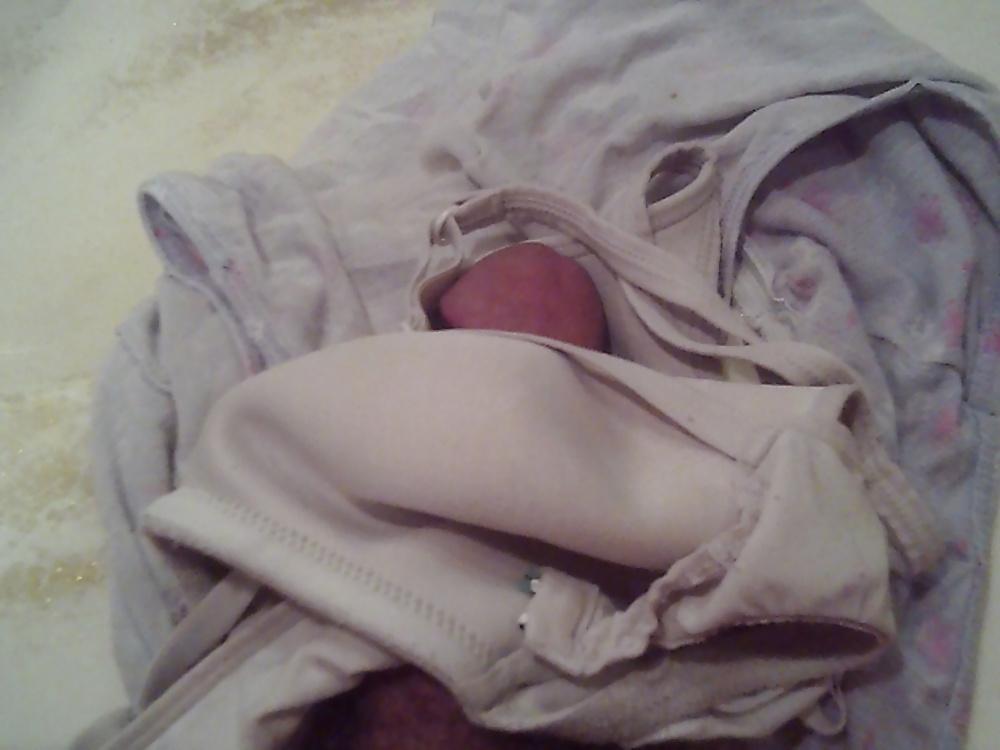 12P My bra and panties and a cumm shot