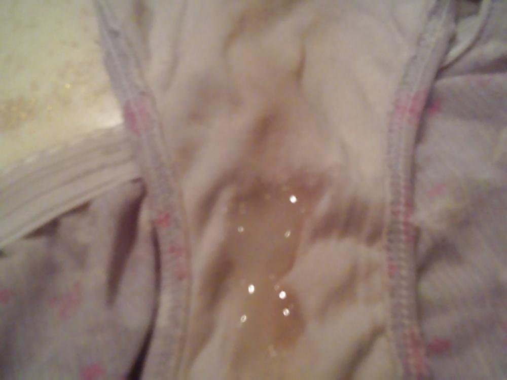 12P My bra and panties and a cumm shot