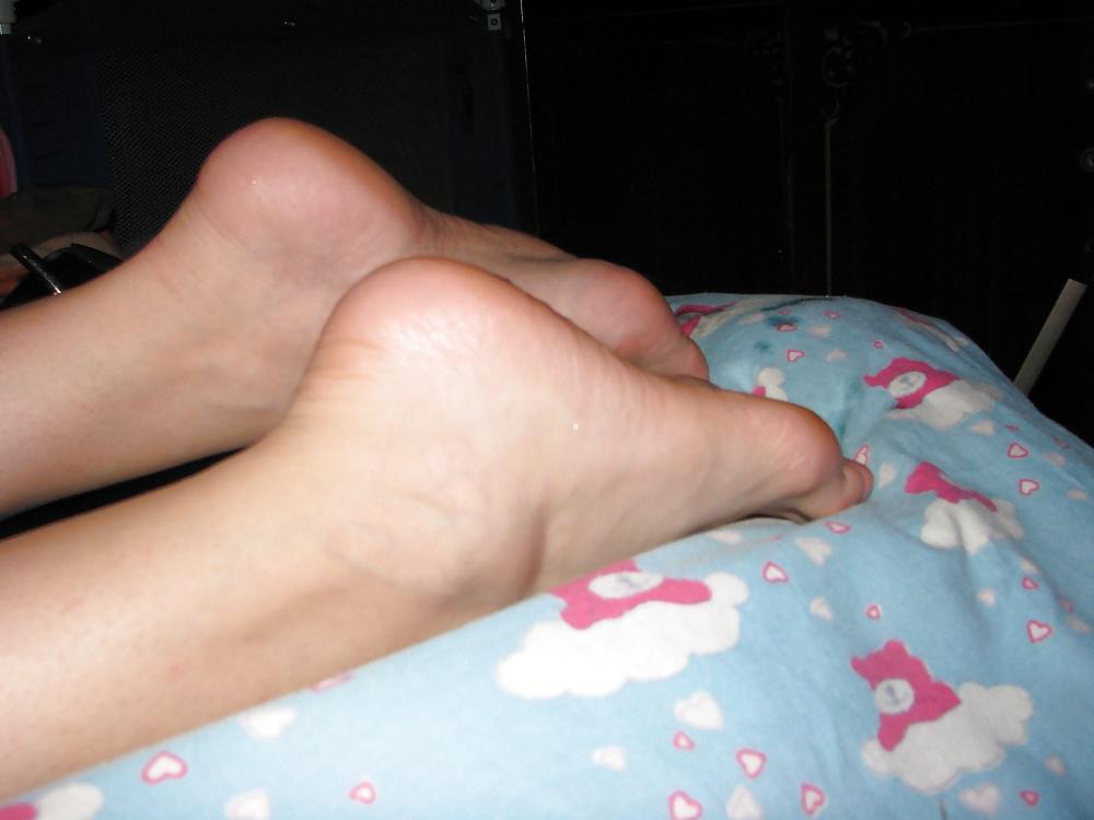 24P Cum on soles