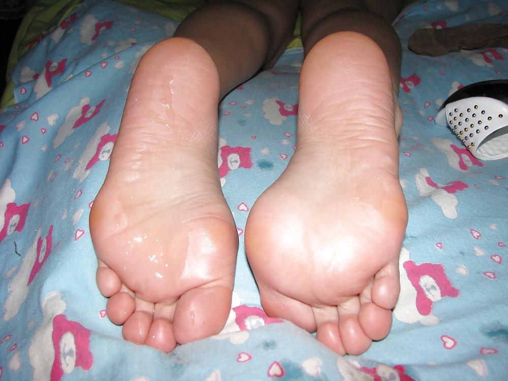 24P Cum on soles