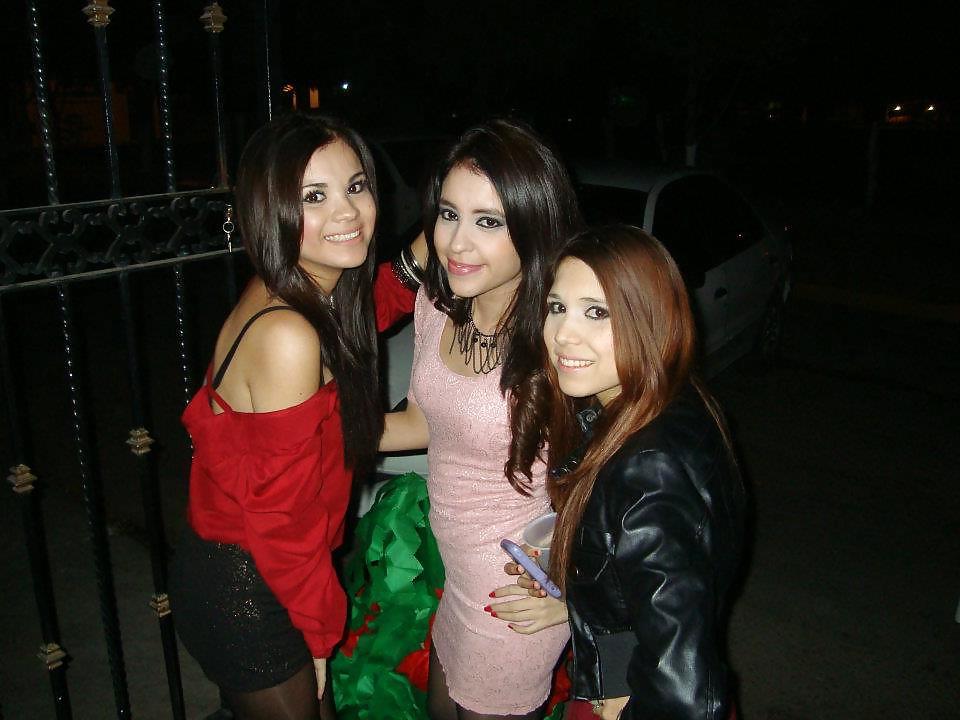 25P Mexican in pantyhose and pantimedias