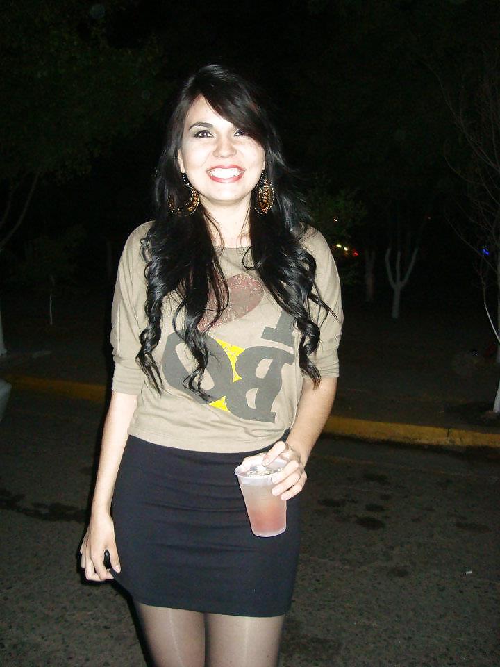 25P Mexican in pantyhose and pantimedias