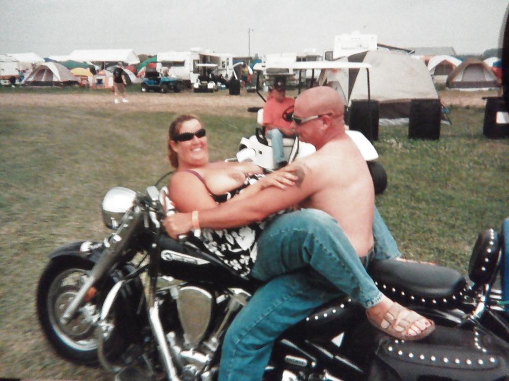25P Weitere Biker-Party-Bilder