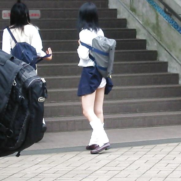 20P Japanese Girl Upskirts 11