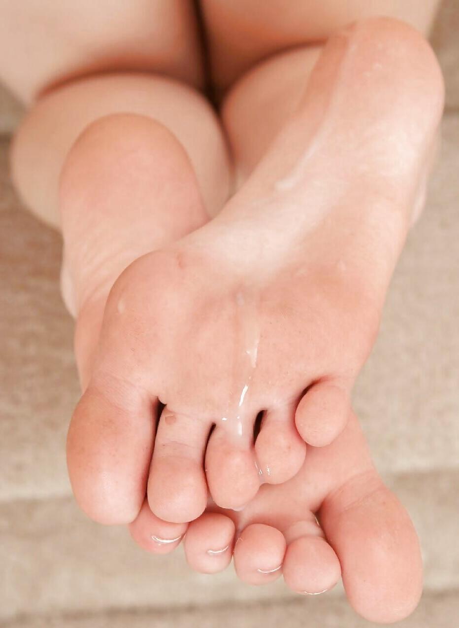 11P Cum on Feet