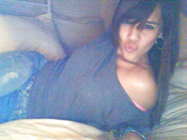 25P Slutty friends to cum on