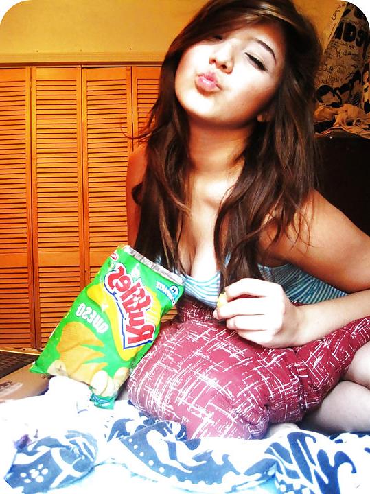 25P Slutty friends to cum on