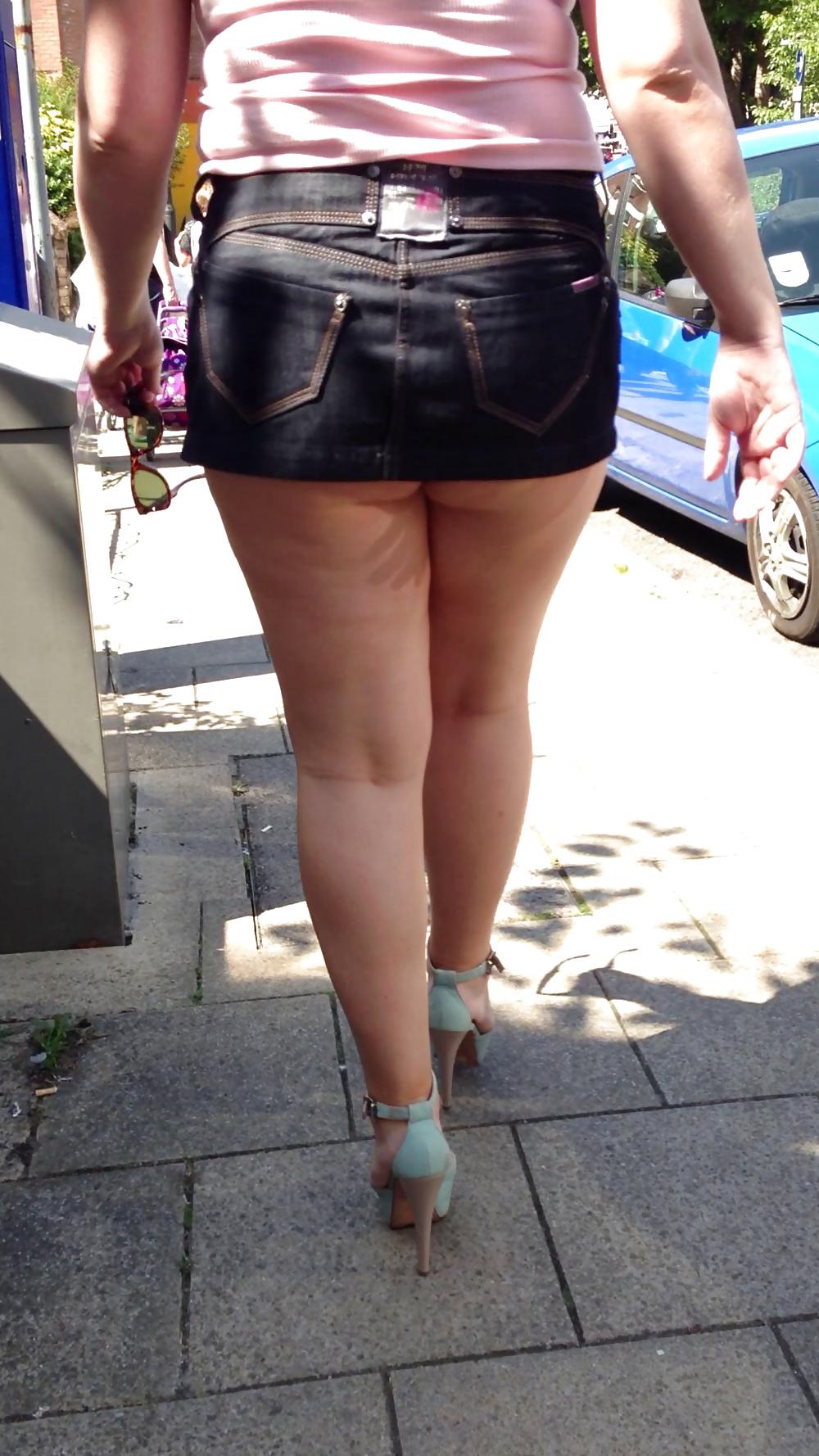 9P Thick legs in micro  denim skirt
