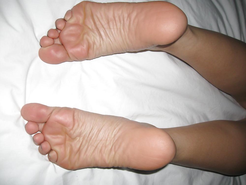 11P Wife feet soles toes mexican 
