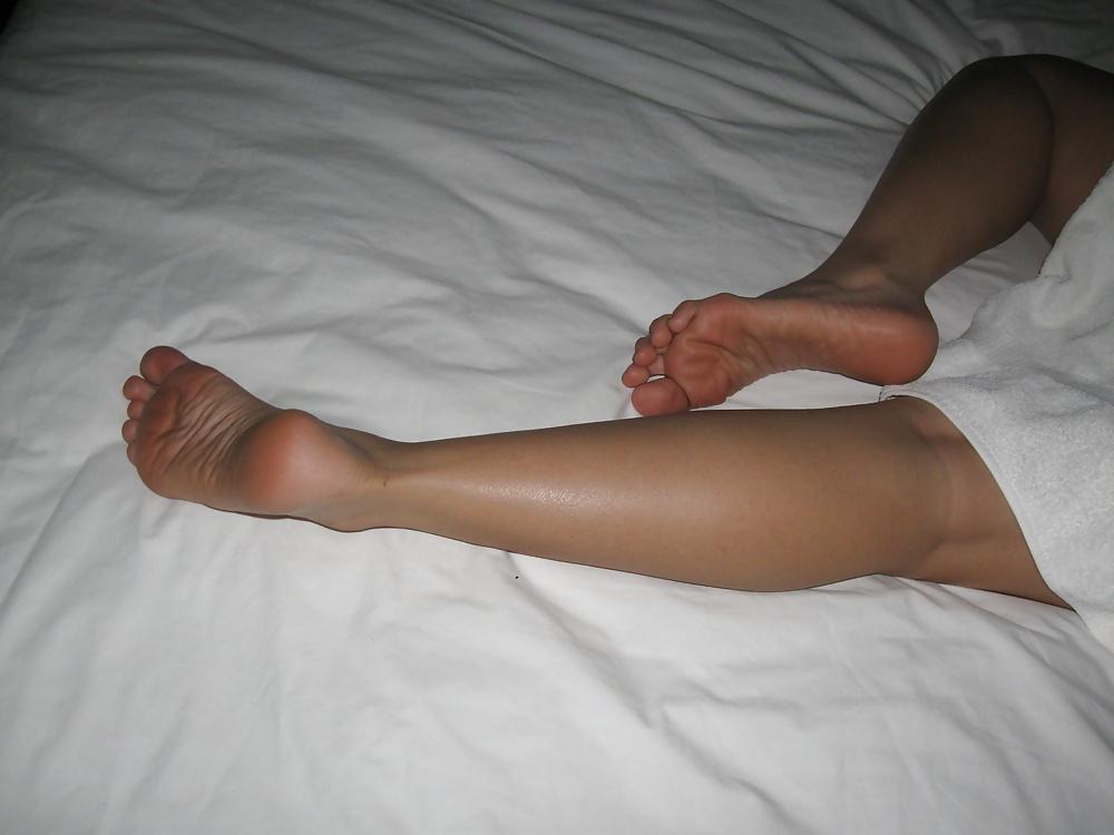 11P Wife feet soles toes mexican 