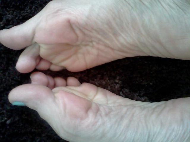 11P Wife feet soles toes mexican 