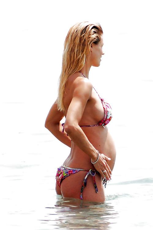 20P Pregnant and bikini 2.