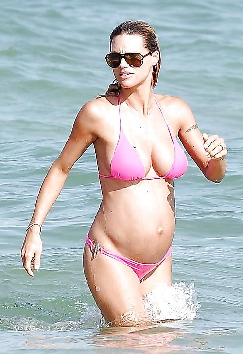 20P Pregnant and bikini 2.