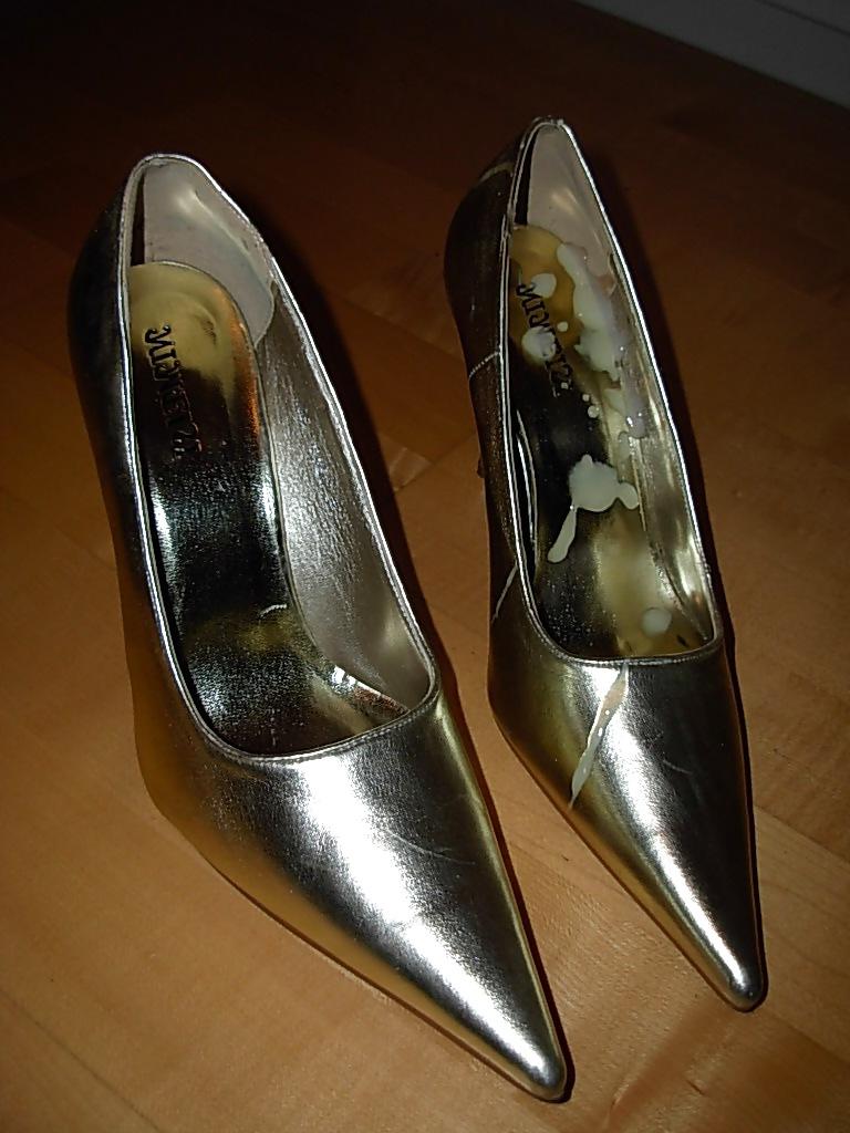 15P Cum on high heels