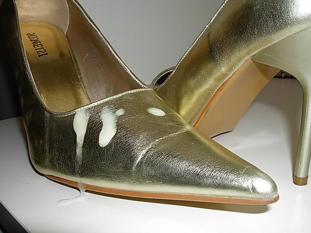15P Cum on high heels