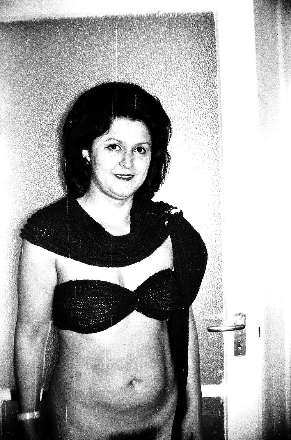 15P I find my dead grandma secret pictures in she basement