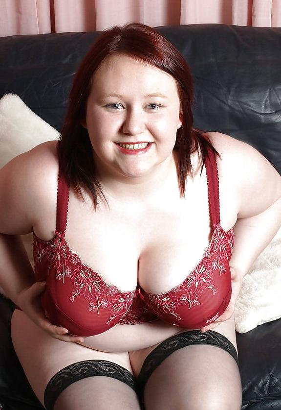 16P Big Tits Babe in Red Bra!
