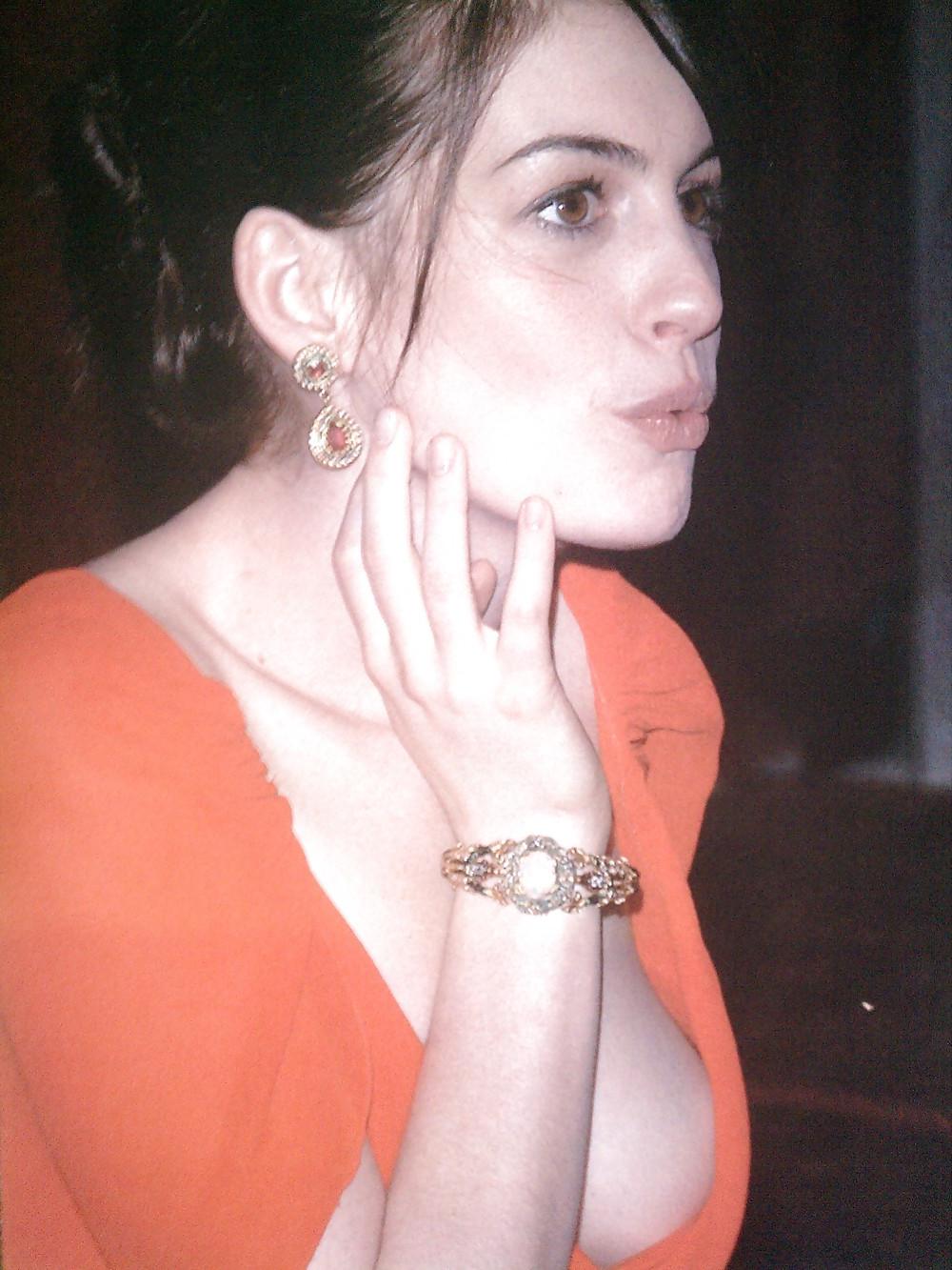14P Cum On Anne Hathaway's Face!