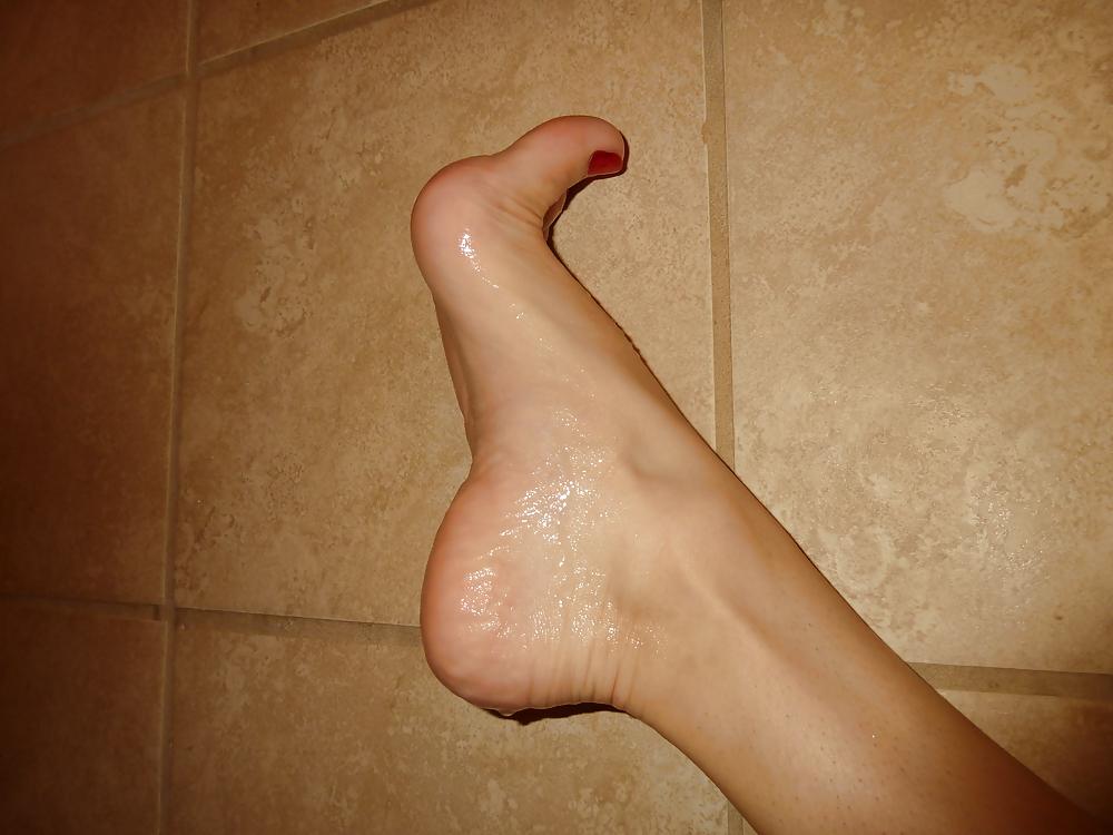 20P Feet in bath