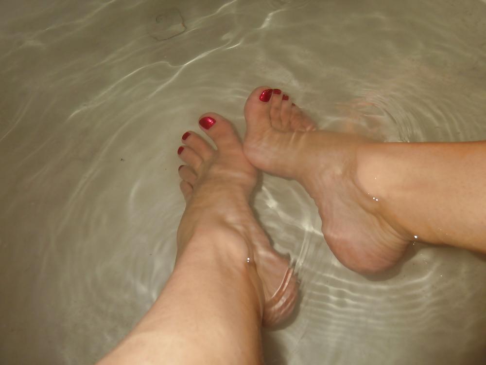 20P Feet in bath
