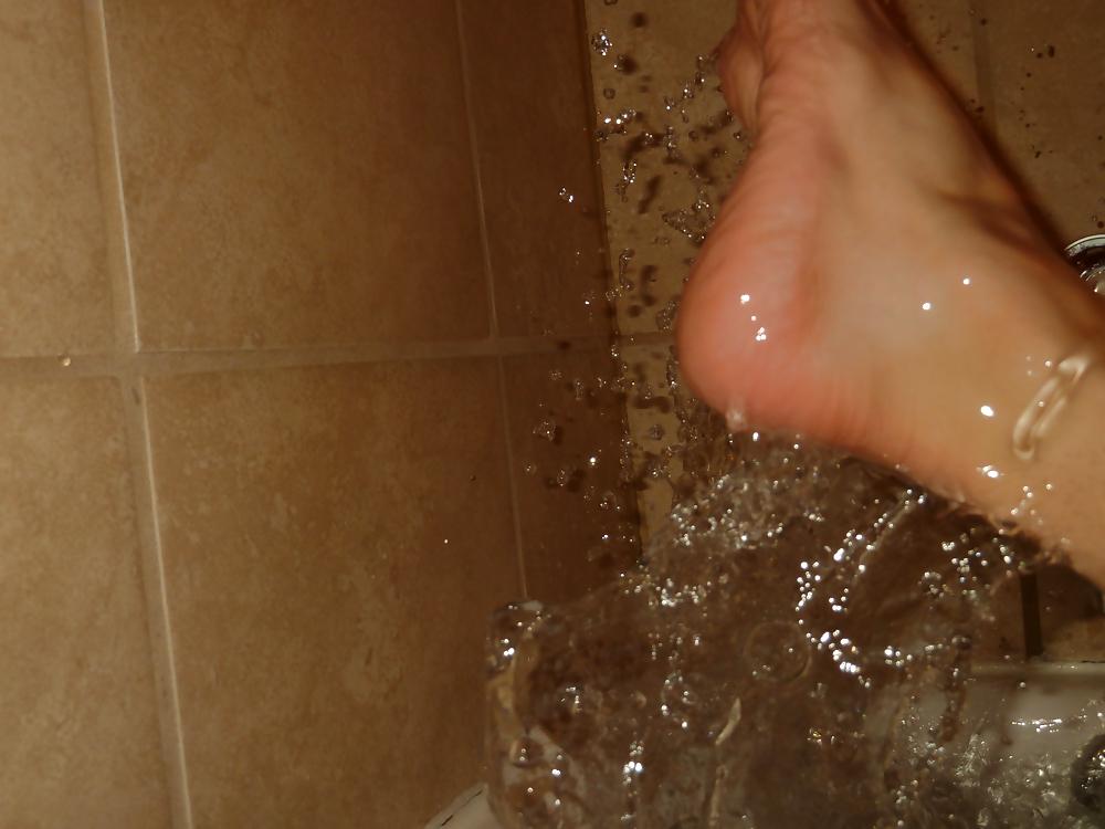 20P Feet in bath
