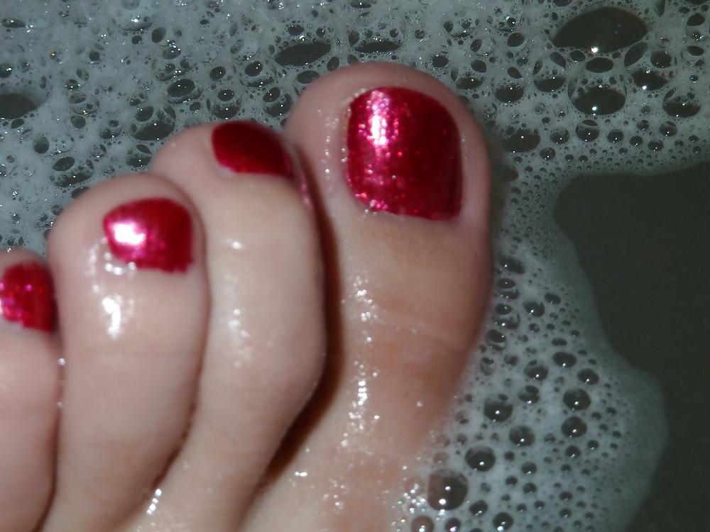 20P Feet in bath