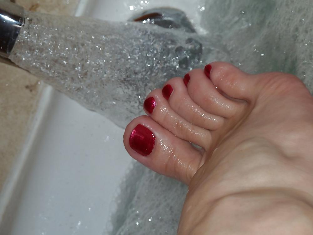20P Feet in bath